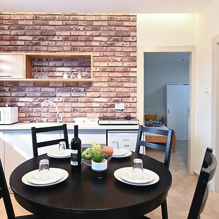 Anil'S House - מתחם צימרים עם בריכה מקורה ומחוממת Zimmer With Heated Swimming Pool Dalijat al-Karmal Kültér fotó
