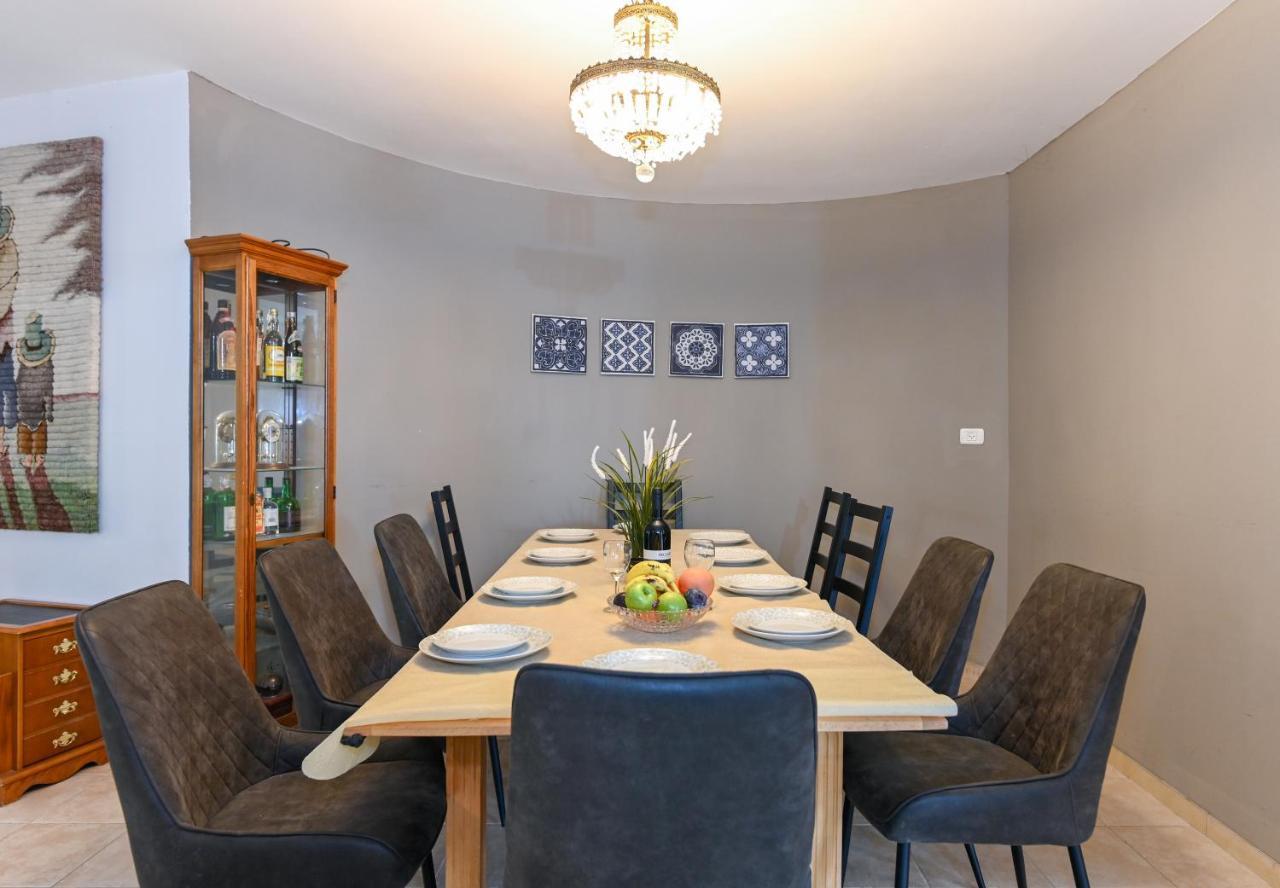 Anil'S House - מתחם צימרים עם בריכה מקורה ומחוממת Zimmer With Heated Swimming Pool Dalijat al-Karmal Kültér fotó
