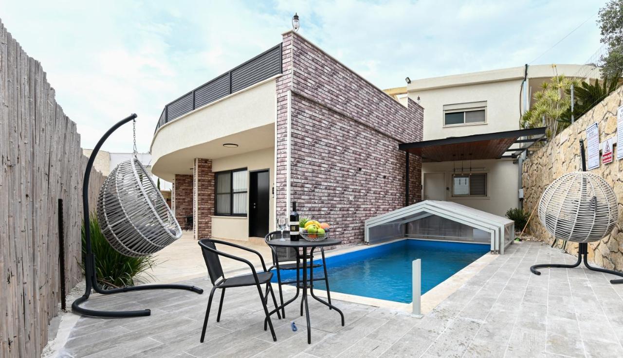 Anil'S House - מתחם צימרים עם בריכה מקורה ומחוממת Zimmer With Heated Swimming Pool Dalijat al-Karmal Kültér fotó