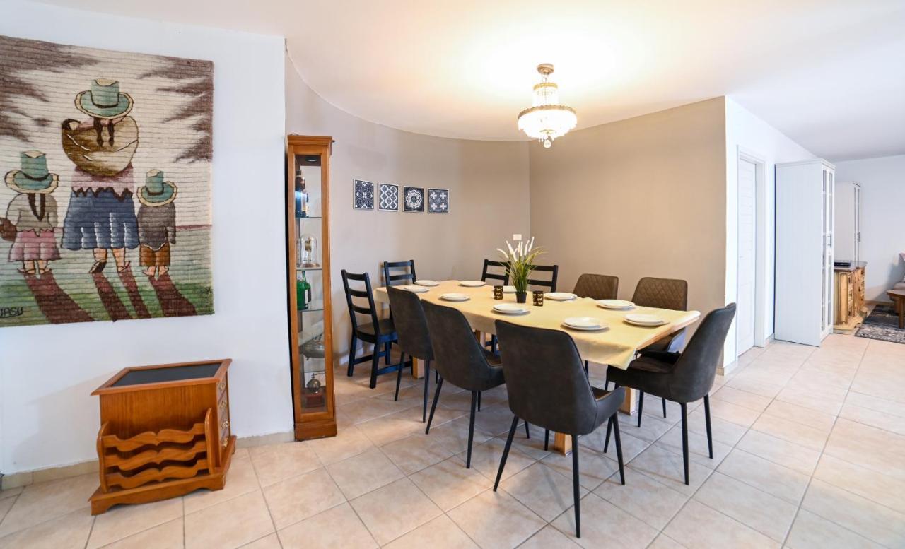 Anil'S House - מתחם צימרים עם בריכה מקורה ומחוממת Zimmer With Heated Swimming Pool Dalijat al-Karmal Kültér fotó
