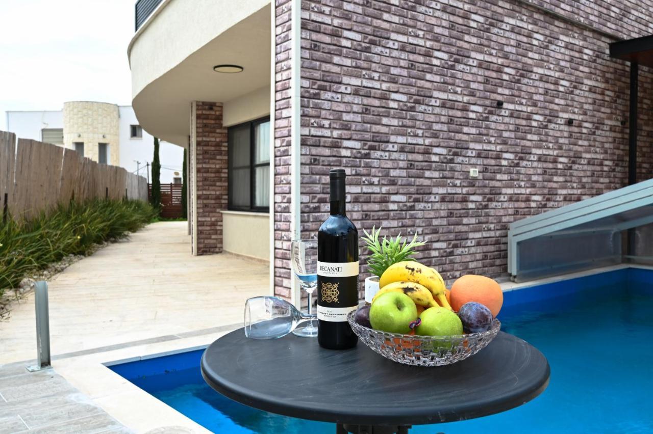 Anil'S House - מתחם צימרים עם בריכה מקורה ומחוממת Zimmer With Heated Swimming Pool Dalijat al-Karmal Kültér fotó