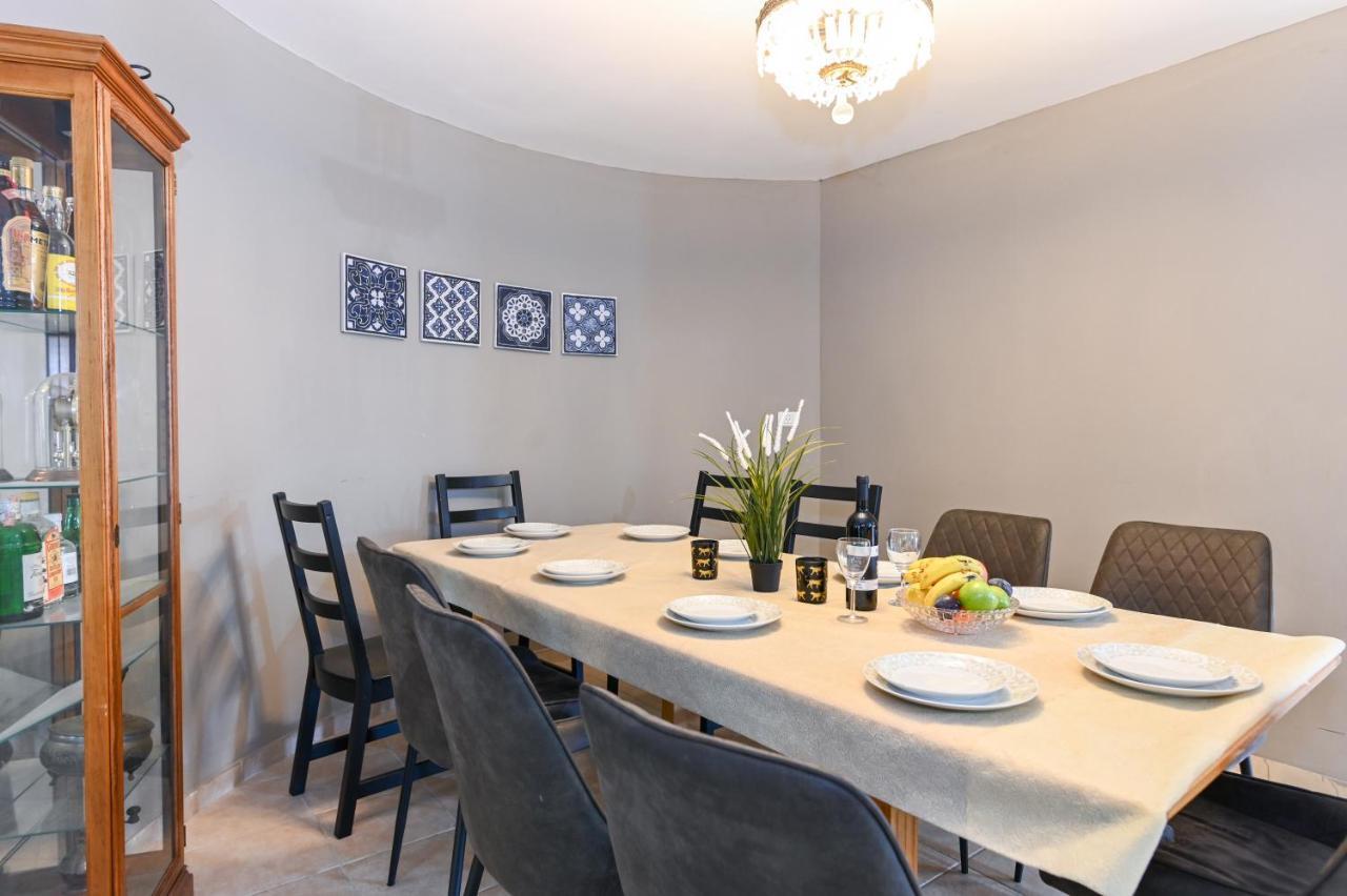 Anil'S House - מתחם צימרים עם בריכה מקורה ומחוממת Zimmer With Heated Swimming Pool Dalijat al-Karmal Kültér fotó