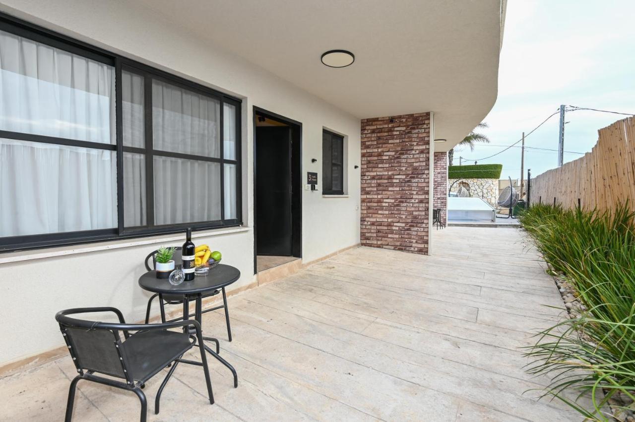 Anil'S House - מתחם צימרים עם בריכה מקורה ומחוממת Zimmer With Heated Swimming Pool Dalijat al-Karmal Kültér fotó