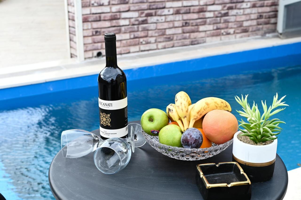 Anil'S House - מתחם צימרים עם בריכה מקורה ומחוממת Zimmer With Heated Swimming Pool Dalijat al-Karmal Kültér fotó