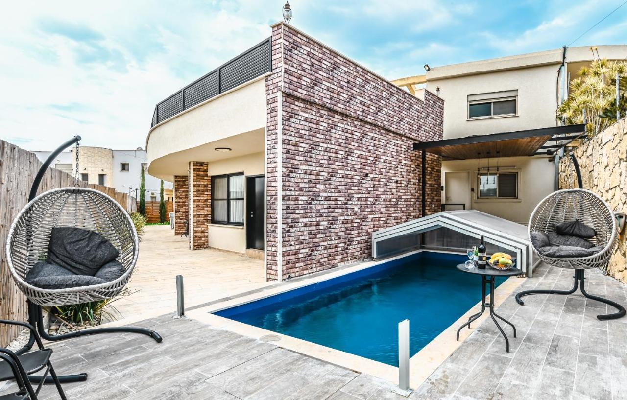 Anil'S House - מתחם צימרים עם בריכה מקורה ומחוממת Zimmer With Heated Swimming Pool Dalijat al-Karmal Kültér fotó
