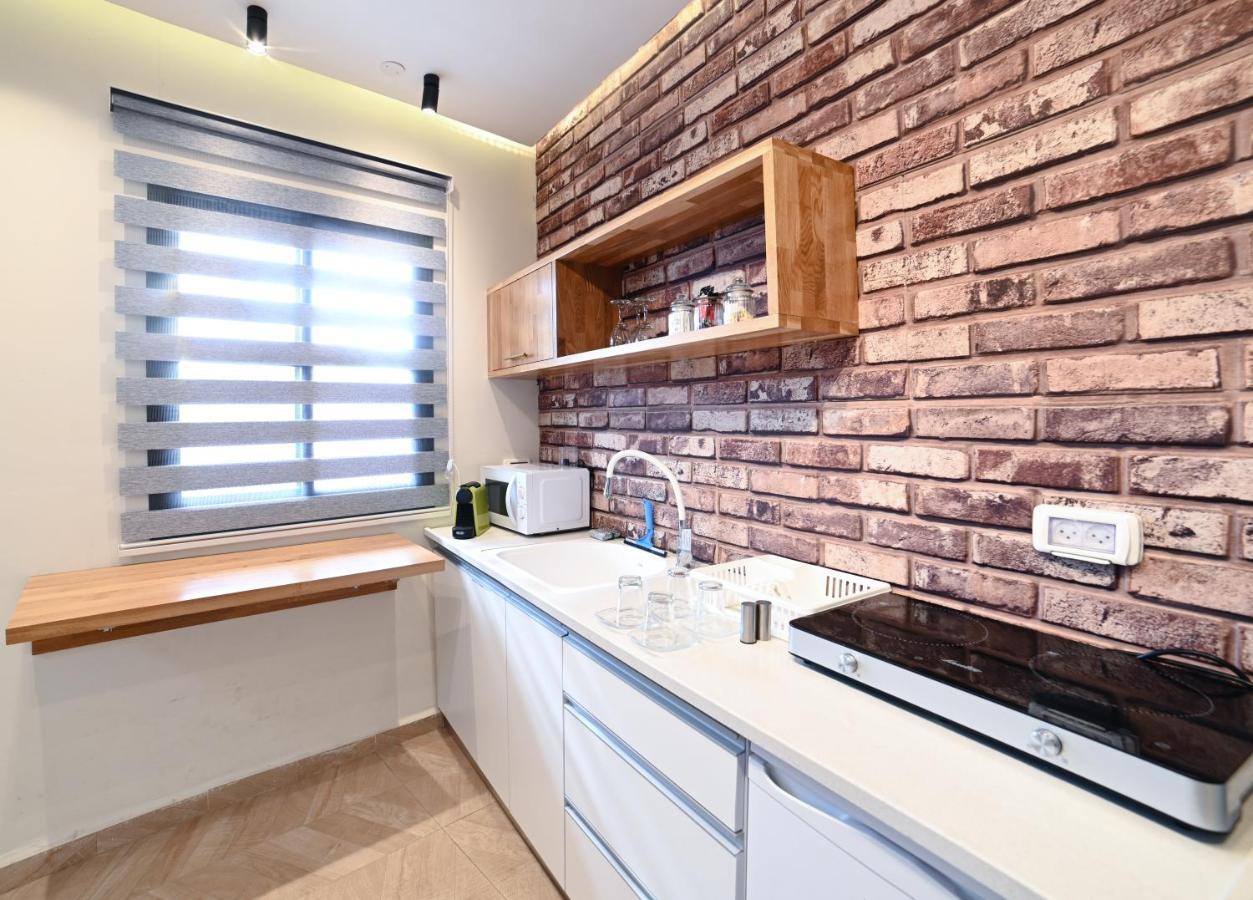 Anil'S House - מתחם צימרים עם בריכה מקורה ומחוממת Zimmer With Heated Swimming Pool Dalijat al-Karmal Kültér fotó