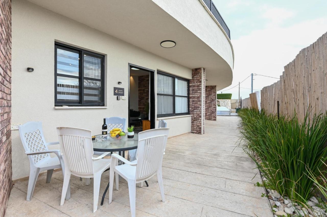 Anil'S House - מתחם צימרים עם בריכה מקורה ומחוממת Zimmer With Heated Swimming Pool Dalijat al-Karmal Kültér fotó