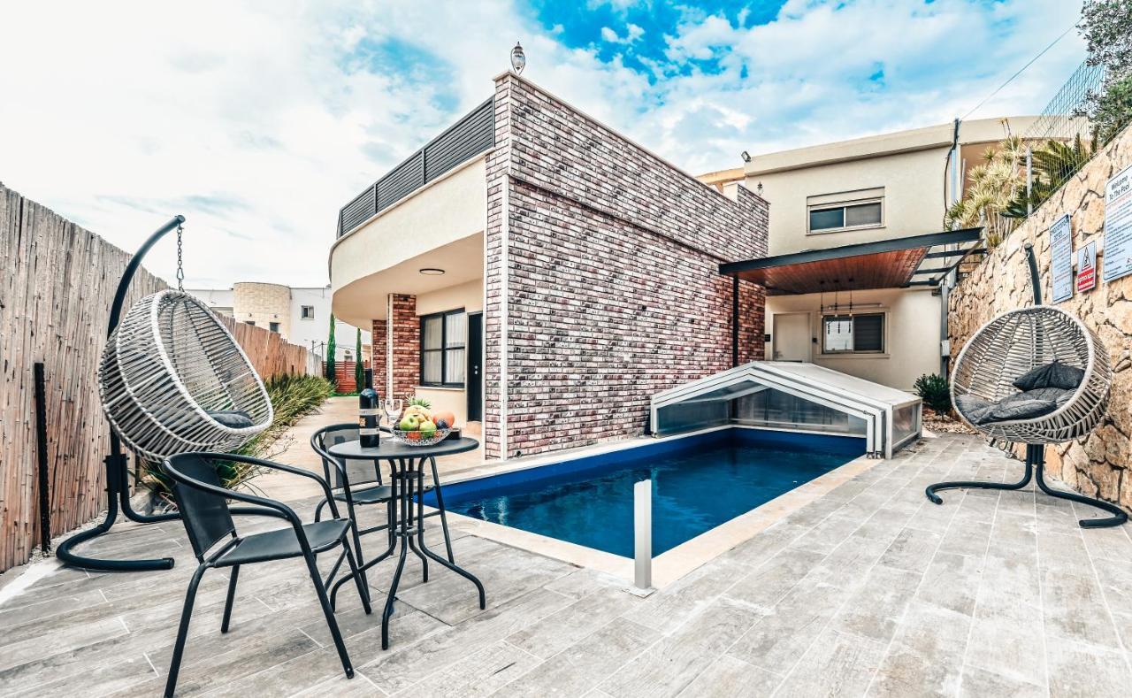 Anil'S House - מתחם צימרים עם בריכה מקורה ומחוממת Zimmer With Heated Swimming Pool Dalijat al-Karmal Kültér fotó