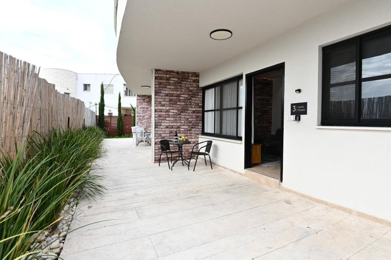 Anil'S House - מתחם צימרים עם בריכה מקורה ומחוממת Zimmer With Heated Swimming Pool Dalijat al-Karmal Kültér fotó